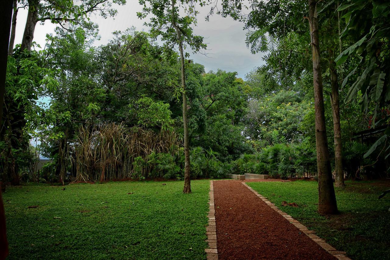 Kings Pavilion Luxury Hotel Kandy Kültér fotó